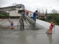 Coulage d'une dalle béton en béton fluide