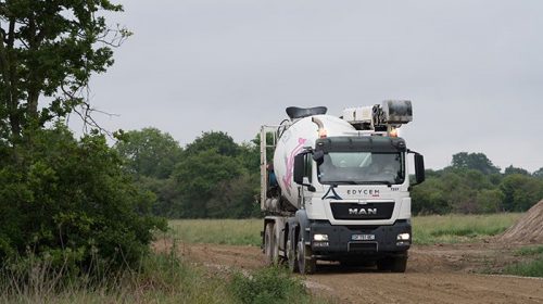 Livraison de béton avec camion toupie