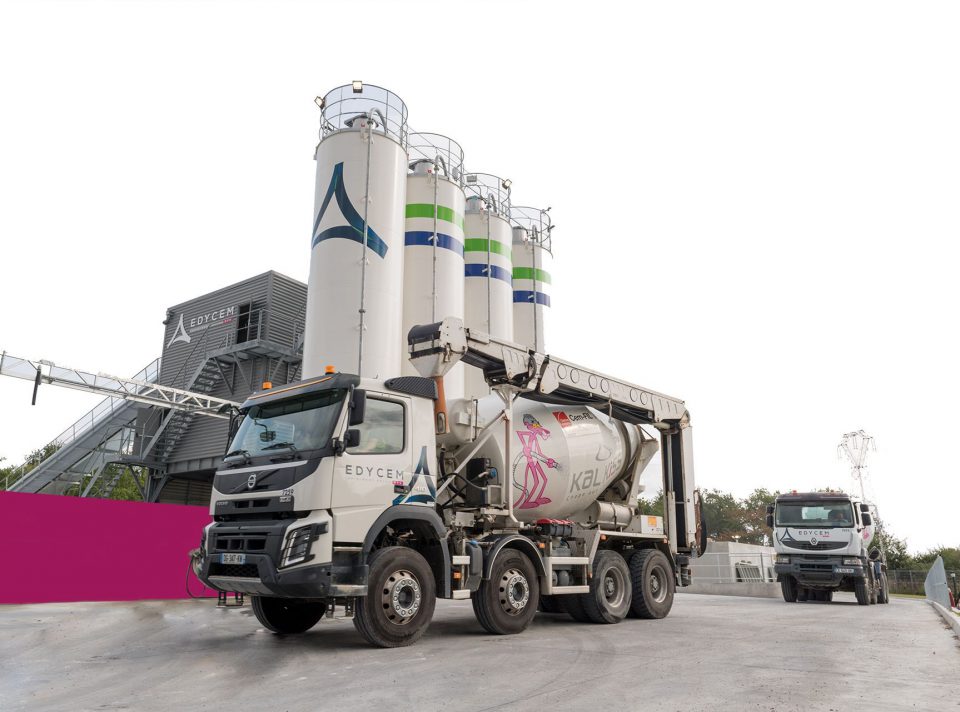 Centrale à béton et livraison en camion toupie