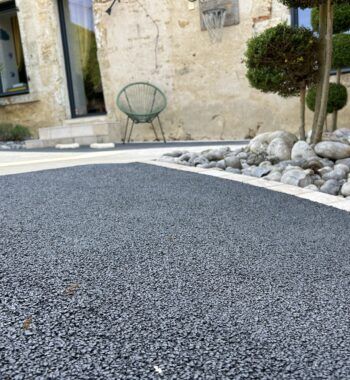 beton decoratif poreux noir maison individuelle